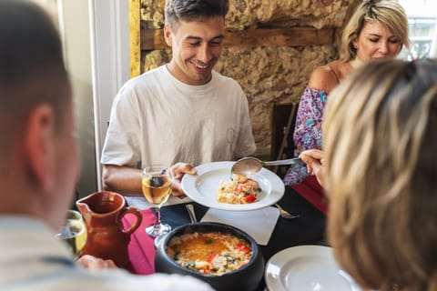 Lisbon: Food & Wine Walking Tour Through Baixa