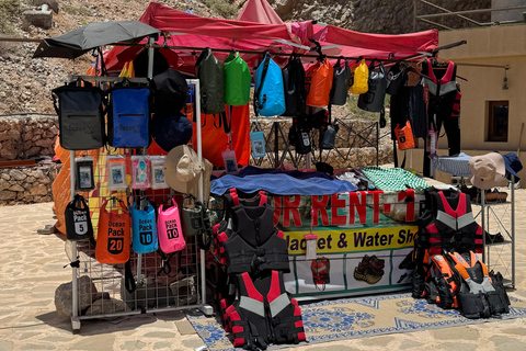 Muscat: Wadi Shab, Fins Beach & Bimmah Sinkhole 4x4 Tour Shared 4x4 Tour