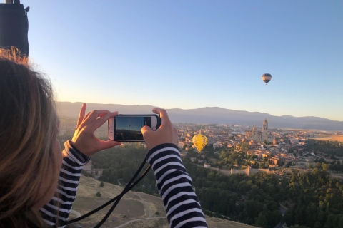 Desde Madrid: P14 en globo aerostático sobre Segovia con traslado