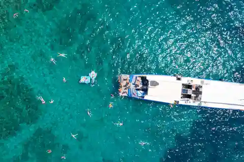 Slatine: Błękitna Laguna, wrak statku i Trogir All Inclusive Tour