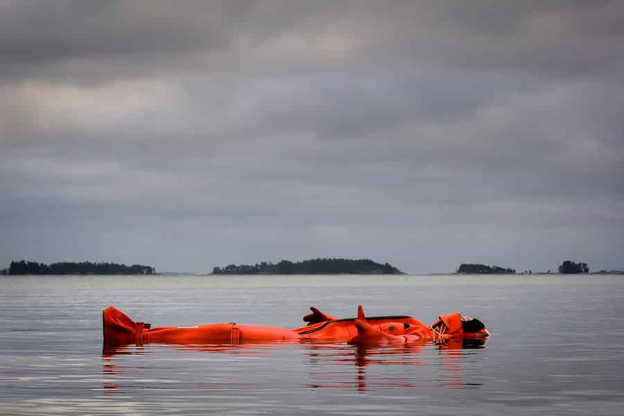 Helsinki: Schwimm-Erlebnis im Überlebensanzug. Foto: GetYourGuide
