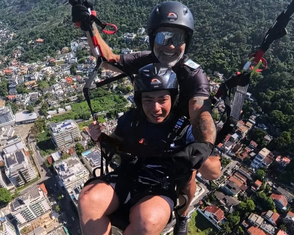 Rio de Janeiro: Tandem Paragliding Flight in Parque da Cidade in Niterói