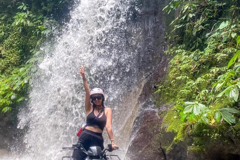 Ubud: Avventura in ATV nella giungla, tunnel della cascata di Bali e pranzoDoppia; ATV Quad Biking - con trasferimenti