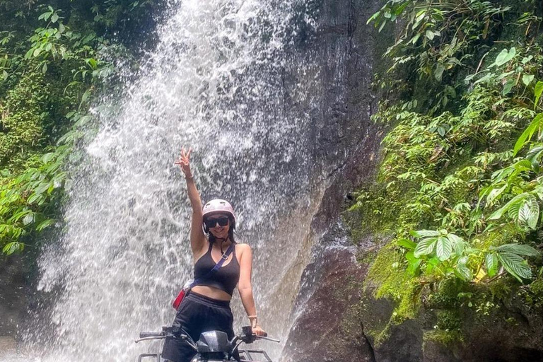 Ubud: Avventura in ATV nella giungla, tunnel della cascata di Bali e pranzoDoppia; ATV Quad Biking - con trasferimenti