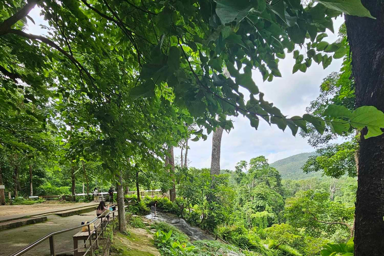 Chiangmai: Klebriger Wasserfall, Land der Engel und Wat ban den.