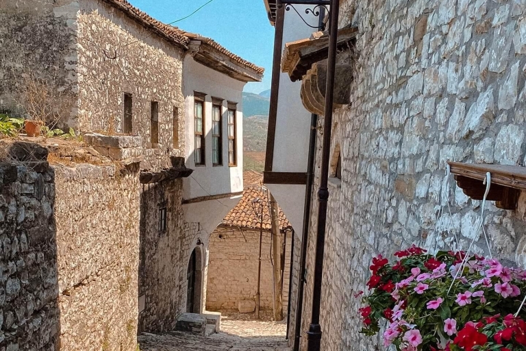 Z Tirany: Berat - miasto UNESCO i wycieczka 1-dniowa nad jezioro BelshiWycieczka prywatna