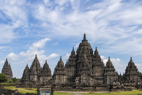 From Yogyakarta: Borobudur and Prambanan Temple Day Trip