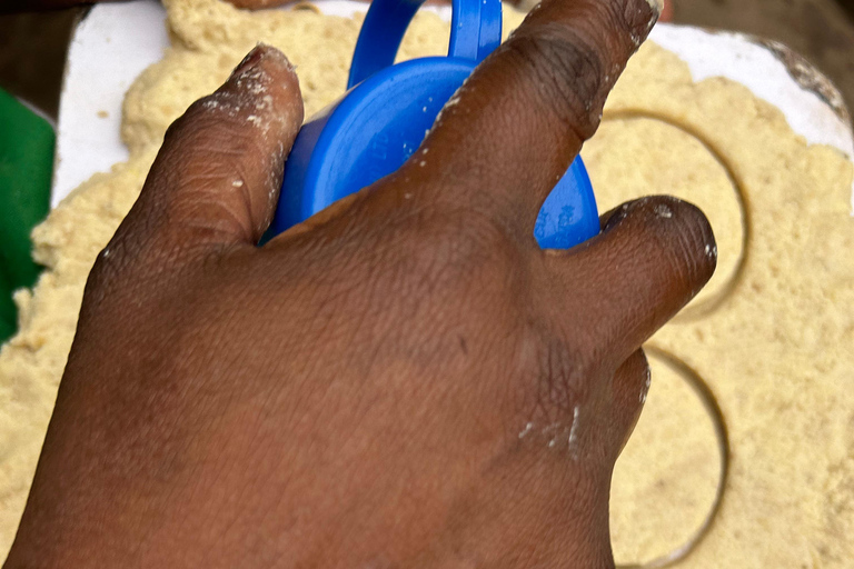 Kampala: Ugandan Pancakes & Snack Cooking Class with Family