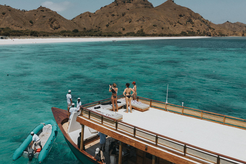 Day Trip To Komodo By Luxury Boat, Sunset & Flying Foxes