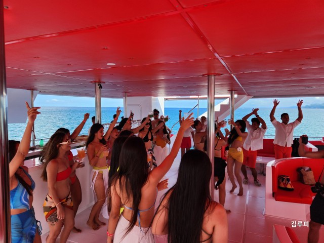 Visit Boracay Yacht Party with Activities, Food, and Drinks in Caticlan, Philippines