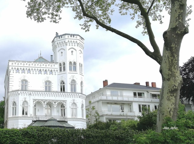 "Hamburg's Contrasts" Guided Bike Tour