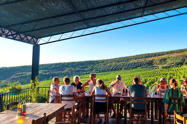 Visita y cata de vinos en la campiña de DurresTour guiado del vino en inglés