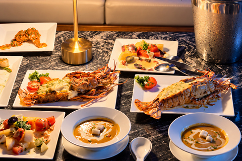 Da Nang: Han River Dinner Cruise with Private Table Options Upper-Deck Dinner — River & City Views