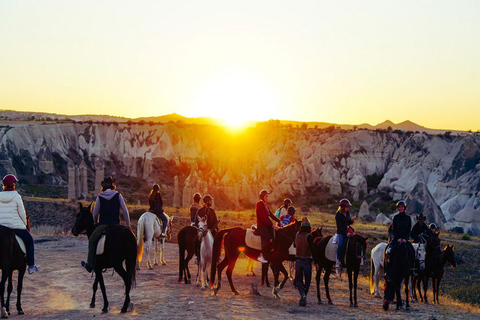 Göreme | Cappadocia Tour a cavalloEquitazione della nuova stagione 2 ore