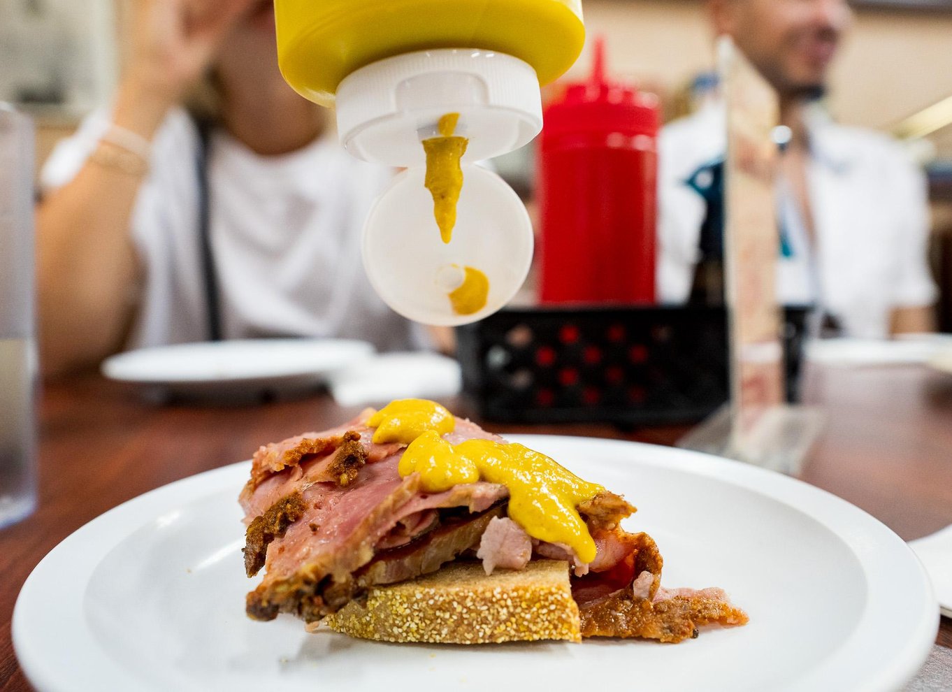 Montreal: Madtur i Mile End – bagels, røget kød og poutine