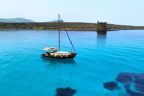 Da Stintino: escursione in barca di legno all'Isola dell'Asinara