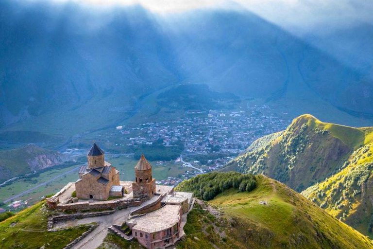 Äventyr i de georgiska högländerna: Kazbegi, Ananuri, GudauriÄventyr i Georgiens högländer: Kazbegi, Ananuri, Gudauri