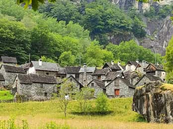 Val Bavona, Ticino: Foroglio village & waterfall guided tour