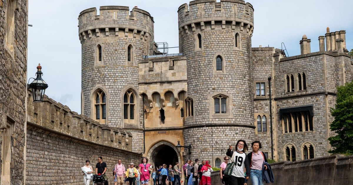 Skiptheline Windsor Castle Day Trip from London with Guide GetYourGuide