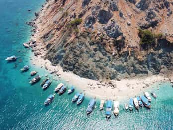 Suluada Island: Day Trip by Boat with Lunch and Swim Stops