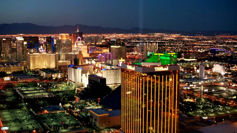 Las Vegas: Night Helicopter Flight over Las Vegas Strip | GetYourGuide