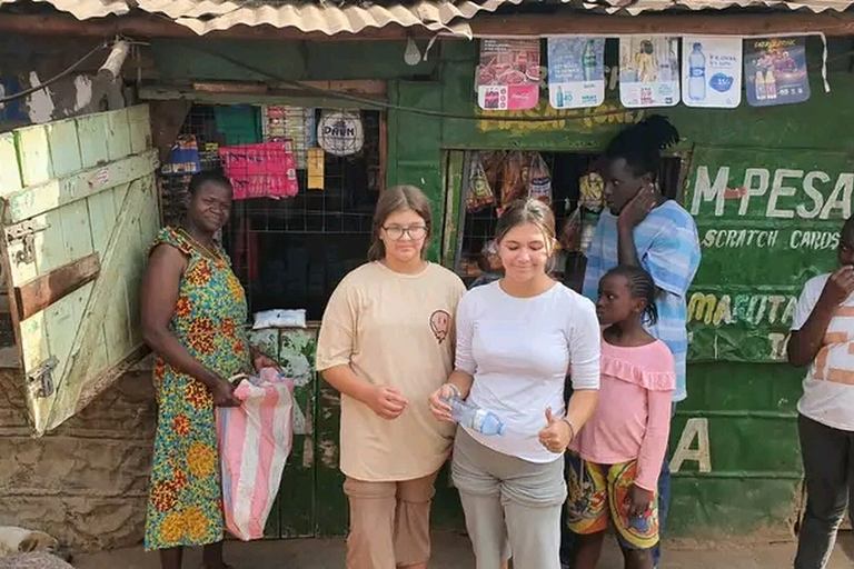 Nairobi: Excursão guiada de meio dia a pé pela favela de Kibera.Favela de Kibera: Excursões a pé de meio dia pela cidade de chocolate, Nairóbi