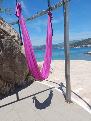 Dubrovnik: Private Aerial Fitness Class on the Beach