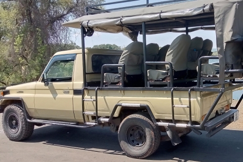Pirschfahrt und Nashornspaziergang in Livingstone, Sambia
