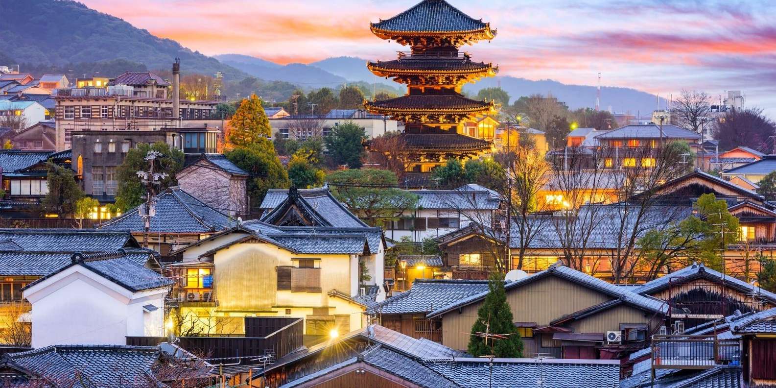 Kyoto:Private Guided Tour on Luxury Vehicle with photography