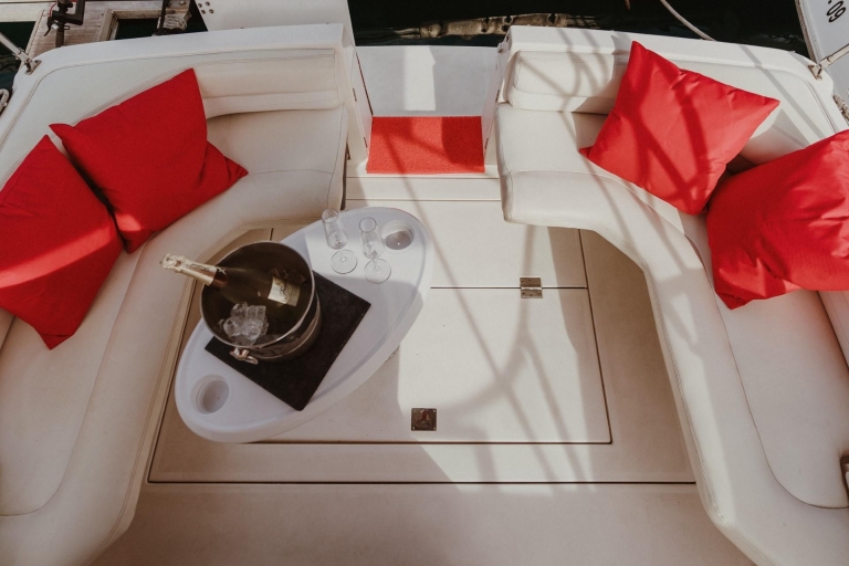 Teneryfa: Prywatna luksusowa łódź o zachodzie słońcaTeneryfa: Prywatny luksusowy czarter o zachodzie słońca
