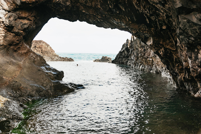 Funchal: Porto Moniz, Foresta di Fanal e Cabo Girao Jeep TourTour condiviso