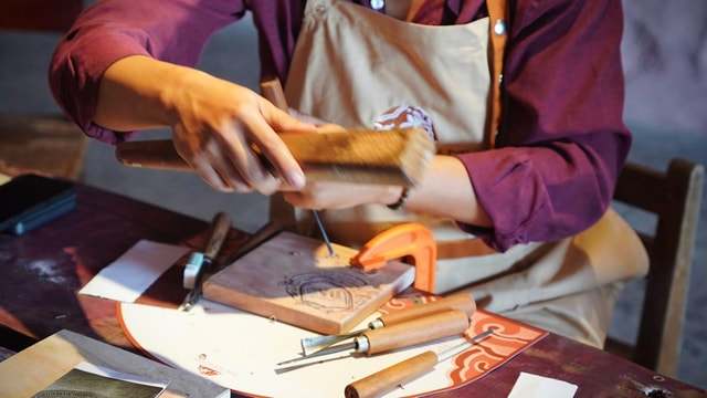 Da Nang: Wood Carving Workshop with Local Artisan