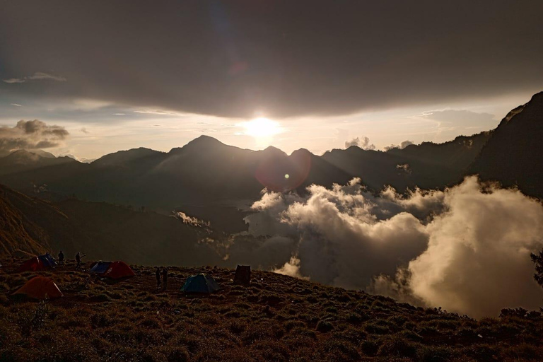 Trekking na górę Rinjani 2D/1N Krawędź krateru i szczyt