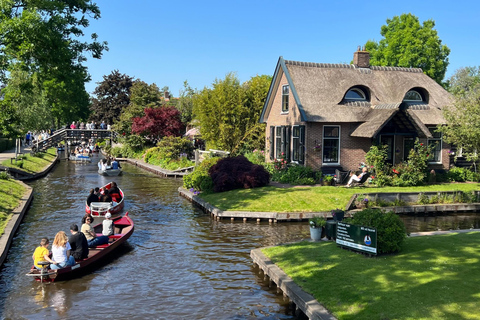 Amsterdam: Zaanse Schans and Giethoorn Guided Combo Tour