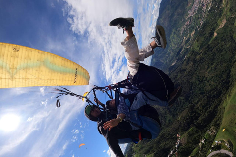 Medellín: Paragliding-Flug mit Frühstück, Fotos und Videos mit GoPro kostenlos