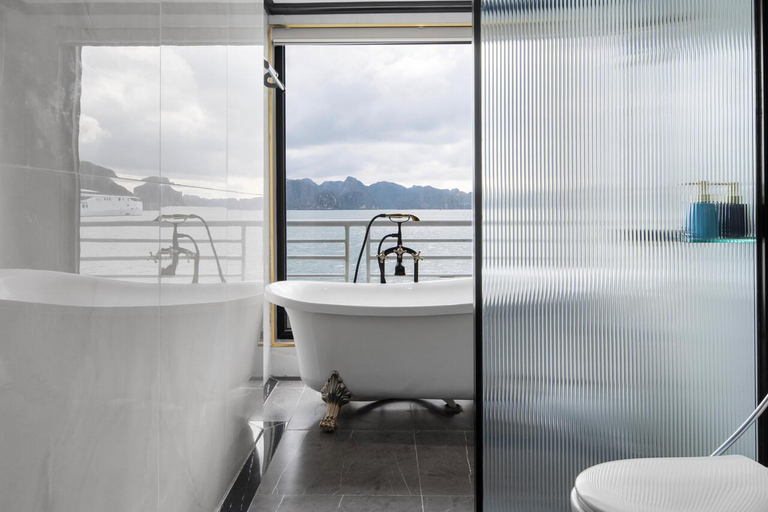 Ha Long 6★ Kreuzfahrt: 2-tägige Tour zur Titop-Insel und zur Sung Sot-Höhle