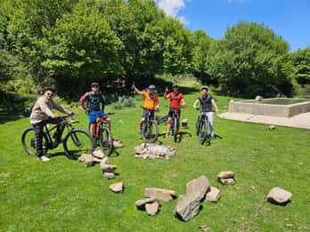 E-bike tussen de Madonie-heuvels met bezoek aan een oliemolen en olijfolieproeverij