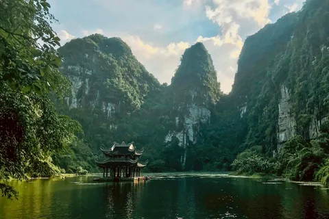 Hanoi: Ninh Binh, Hoa Lu, Trang An & Mua Cave Day Trip