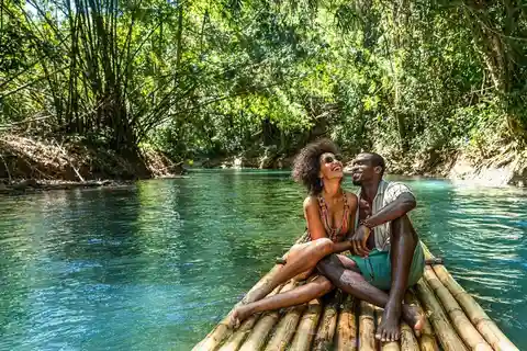 Montego Bay: Rafting em balsa de bambu no rio Lethe com massagem nos pés