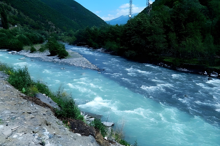 Van Tbilisi naar Kazbegi, Ananuri, Gudauri, geweldige reis!Kazbegi: natuur, geschiedenis en bergen voor jou