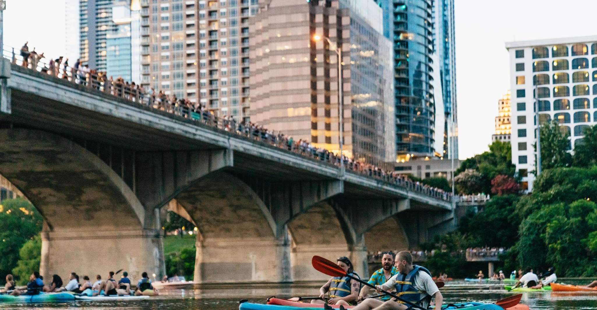Austin: Sunset Bat Watching Kayak Tour photo 14