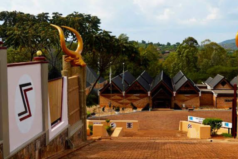 Village Life, King's Palace & Ethnographic Museum Tour