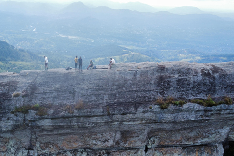 Kandy: Hanthana Lizard’s Back Hike