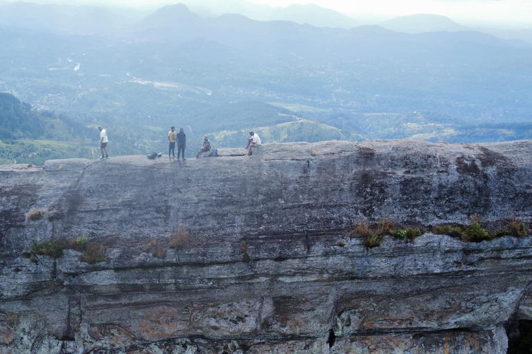 Kandy: Hanthana Lizard’s Back Hike