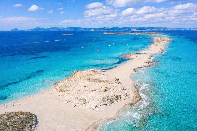 Ibiza: Boat to Formentera with VIP bed, open bar, breakfast, lunch, dinner Full Experience with Sunset (in advance, phase 3)