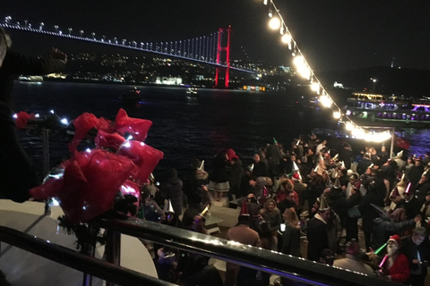 伊斯坦布尔：博斯普鲁斯海峡除夕夜游船晚宴派对伊斯坦布尔：博斯普鲁斯海峡除夕游船晚宴和派对