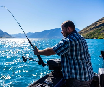 Lake Wānaka: 3 hour Fishing Adventure by Boat