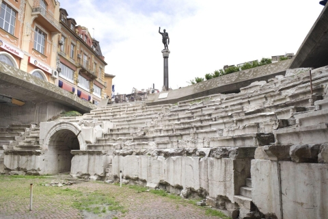 Plovdiv: Guía para Explorar el Casco Antiguo Ruinas Romanas y Bebidas de RakiaPlovdiv: Guía para Explorar el Casco Antiguo Ruinas Romanas y Cata de Vinos