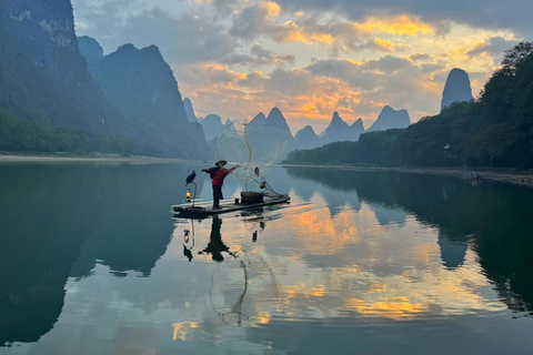 Guilin: Private Yangshuo Day Trip with Silver Cave & Cruise Flexible rafting routes and group size
