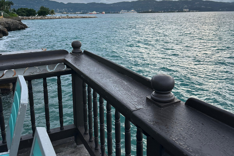 Montego Bay: Margaritaville & Shopping Private Tour